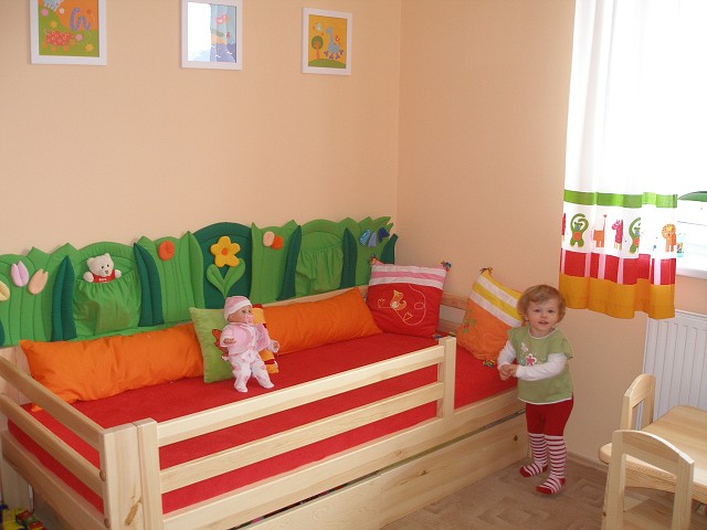 Moje nov velk postel v mm novm pokojku s novm miminkem. 